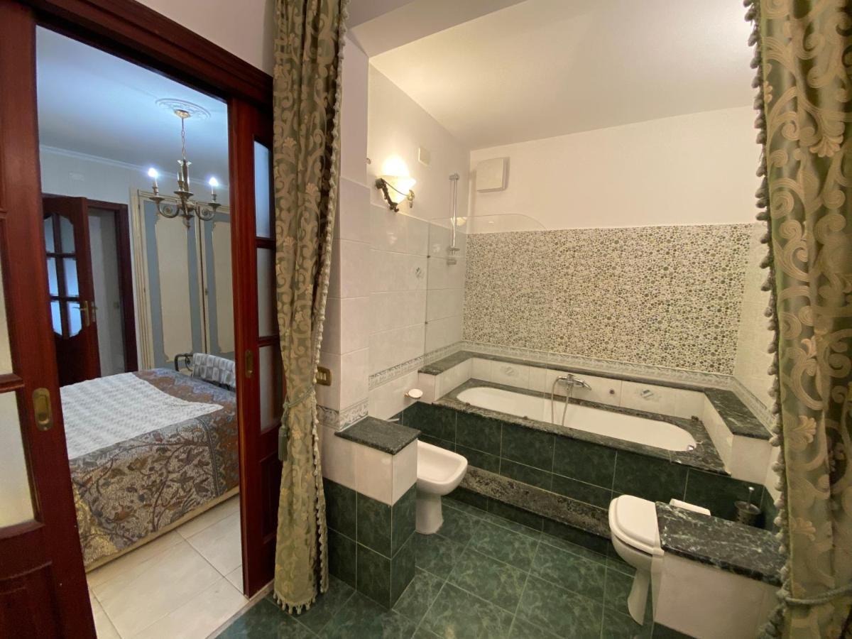 Casa Kamalei, Tra Plebiscito E Lungomare Apartment Naples Exterior photo
